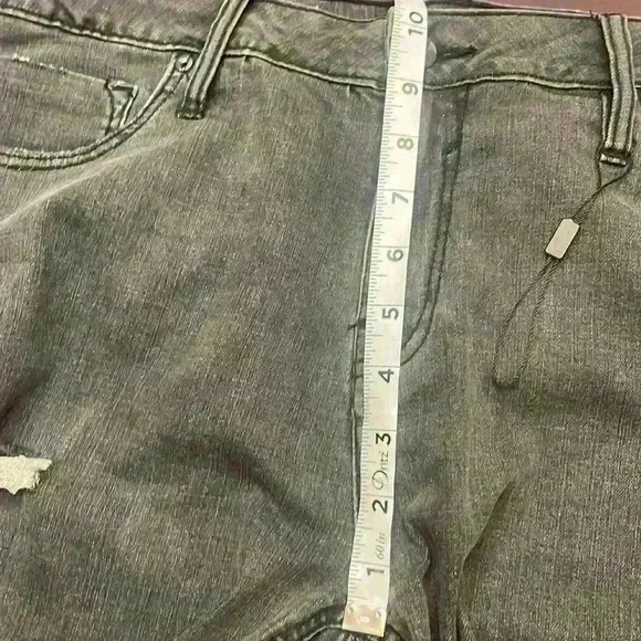 VIGOSS Marley Midrise Cuff Distressed
Short IN Black size 16W - Picture 8 of 9